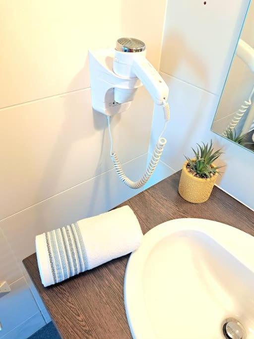 Le Valmy: Appartement Lumineux Au Pied Du Metro Lyon Extérieur photo