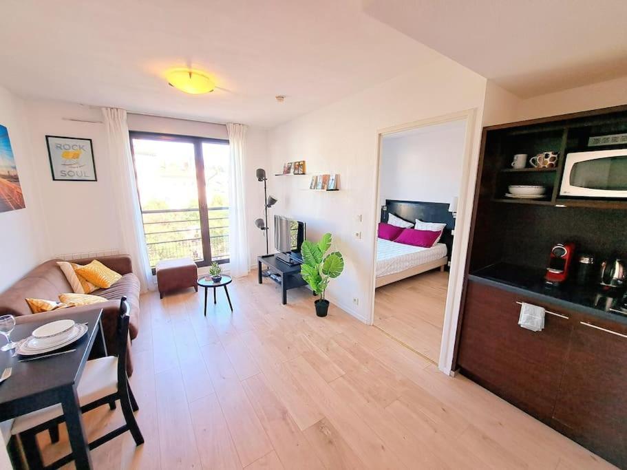 Le Valmy: Appartement Lumineux Au Pied Du Metro Lyon Extérieur photo