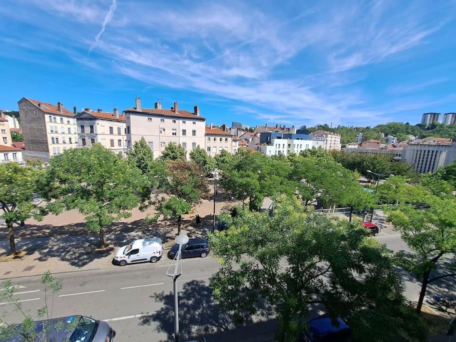 Le Valmy: Appartement Lumineux Au Pied Du Metro Lyon Extérieur photo