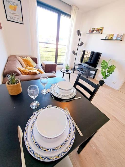 Le Valmy: Appartement Lumineux Au Pied Du Metro Lyon Extérieur photo