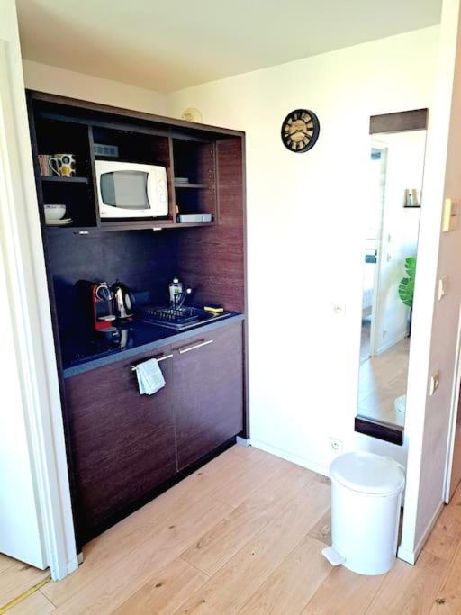 Le Valmy: Appartement Lumineux Au Pied Du Metro Lyon Extérieur photo