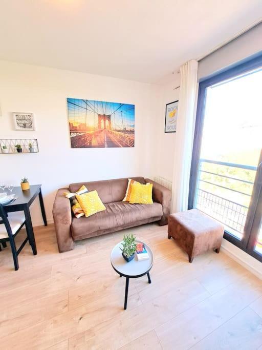 Le Valmy: Appartement Lumineux Au Pied Du Metro Lyon Extérieur photo