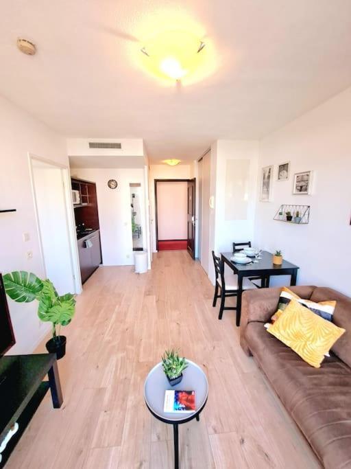 Le Valmy: Appartement Lumineux Au Pied Du Metro Lyon Extérieur photo